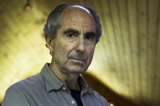 Καταγγελίες σεξουαλικής παρενόχλησης για τον βιογράφο του