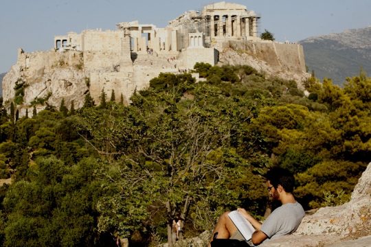 Οι 6 στους 10 νέους θεωρούν ότι η δημοκρατία στην Ελλάδα απειλείται