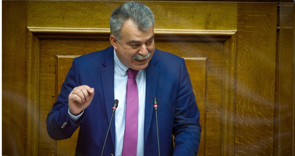 «Θα φτάσουν έγκαιρα τα self test στα φαρμακεία;»