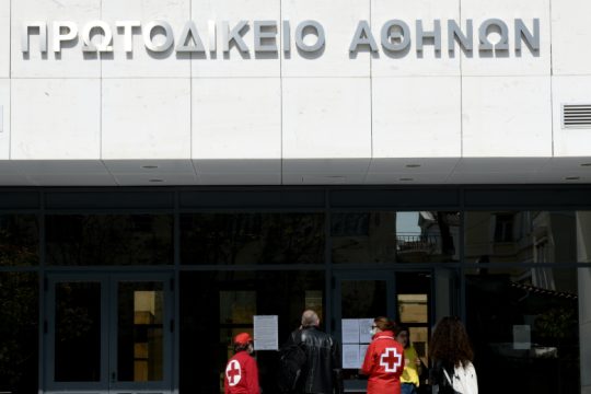 Πανελλαδική διαμαρτυρία από δικηγόρους σε 63 πρωτοδικεία