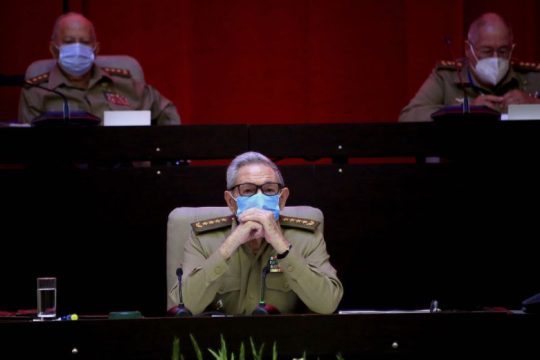 Νέα σελίδα γράφει η Κούβα