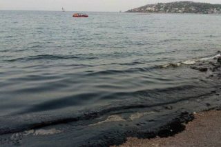 Δύο συλλήψεις για θαλάσσια ρύπανση στη Θεσσαλονίκη