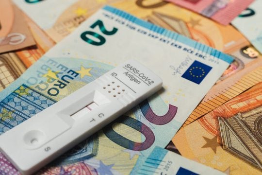 Καρτέλ, ψέματα, αρπαχτές και αυτοδιαγνώσεις