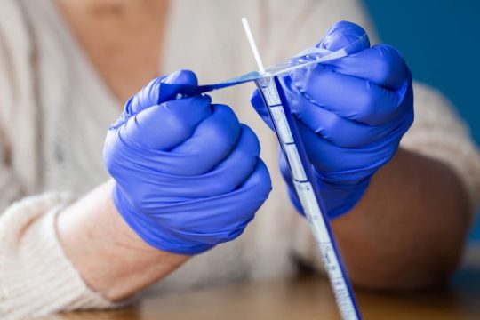 Οδηγίες του ΥΠΕΝ για τα απόβλητα από τα self-test