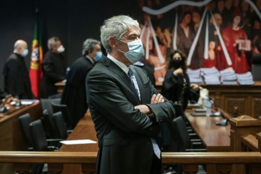 Γλίτωσε τη διαφθορά, θα δικαστεί μόνο για «ξέπλυμα» και πλαστογραφία ο Σόκρατες
