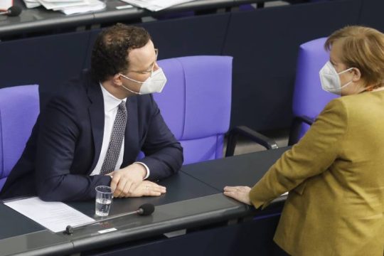 Της καγκελαρίας το… κάγκελο!