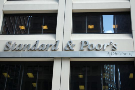 Αναβάθμιση του ελληνικού αξιόχρεου από την Standard & Poor’s
