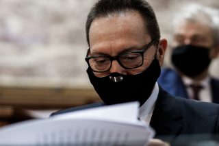 Αναγκαστική προσγείωση στην πραγματικότητα