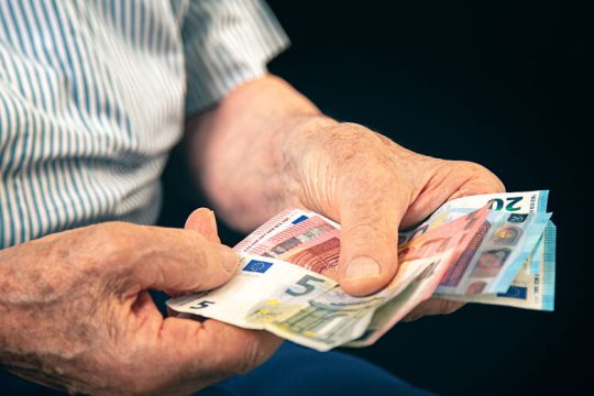 Λάθη στον επανυπολογισμό επικαλείται το Δίκτυο συνταξιούχων