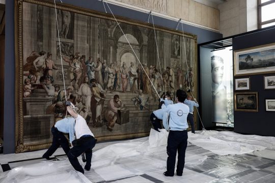 Βεβηλώνοντας την… Ιστορία