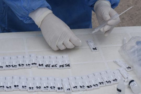 Πάνω από 1.500 νέα κρούσματα στην Αττική, 383 στη Θεσσαλονίκη