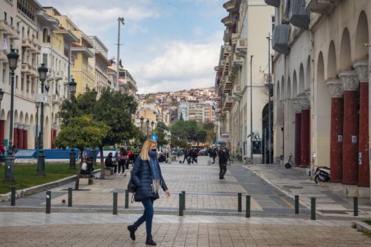 Ανοίγει με προϋποθέσεις το λιανεμπόριο σε Θεσσαλονίκη και Αχαΐα