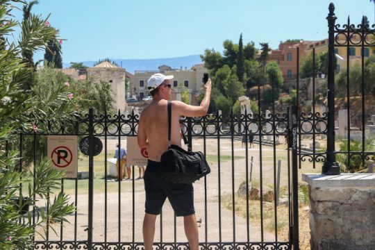 Γερμανικά βέλη για το άνοιγμα του τουρισμού στην Ελλάδα