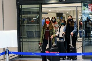 Ομηροι των τουριστών
