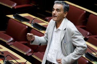 «Η επίθεση στην εργασία θα είναι το τέλος του “σιδηρού ανέμελου”»