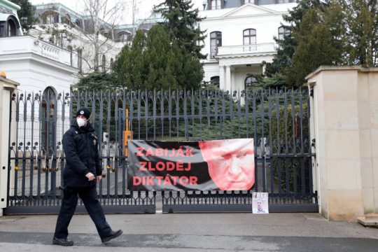 Ρωσικά αντίποινα στην Τσεχία και νέα εστία αντιπαράθεσης με τη Δύση