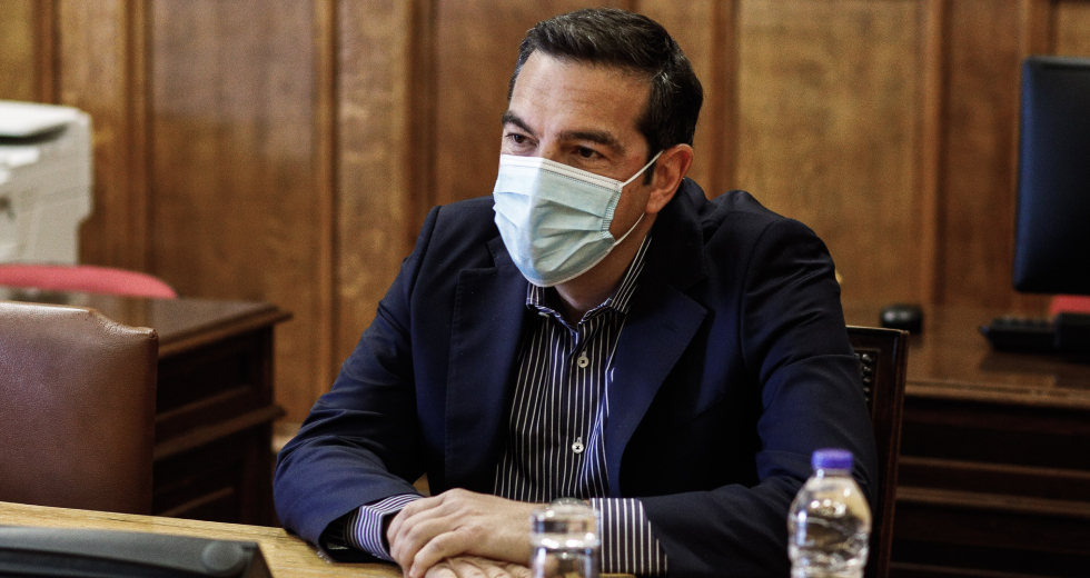 Αμείλικτα ερωτήματα Τσίπρα σε Μητσοτάκη για Πάσχα και εστίαση