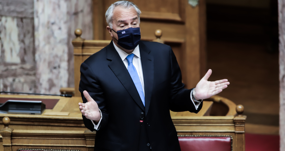 Αντιδημοκρατικό «τσεκούρι» σε περιφέρειες και δήμους με το νομοσχέδιο Βορίδη