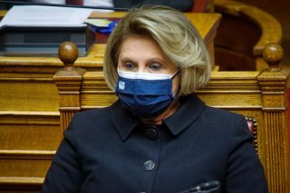 Η Σοφία Βούλτεψη οραματίζεται κλειστά σύνορα για πρόσφυγες πολέμου, διώξεων και κλιματικής αλλαγής