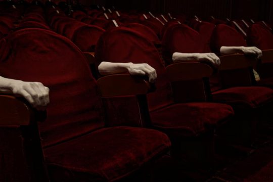 Γυμνά χέρια: Παρέμβαση από την κατάληψη του «Ολύμπιον»