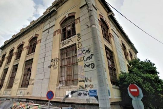 Γκρεμίζουν την Ιστορία του Πειραιά