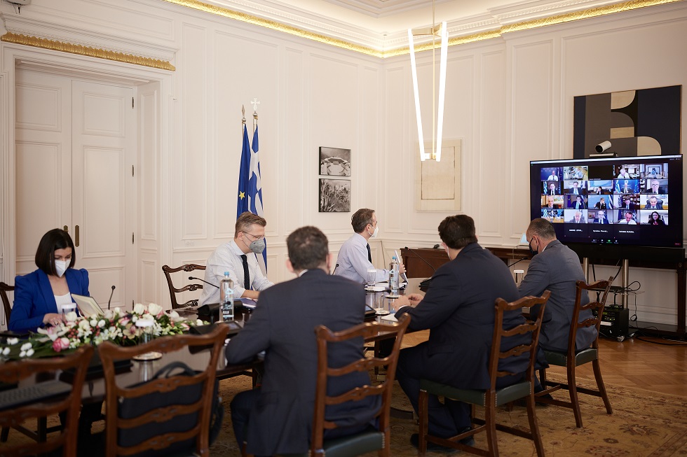 Αποδοκιμάζουν κυβέρνηση και δόγμα ατομικής ευθύνης
