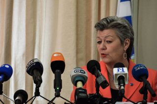 Ιλβα Γιόχανσον και επαναπροωθήσεις