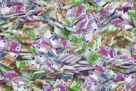 Στο «κυνήγι» πόρων 7,8 δισ. ευρώ