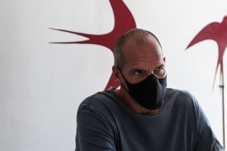 Αλλο πράγμα οι συμβιβασμοί στην πολιτική και άλλο να καταλήγεις συμβιβασμένος