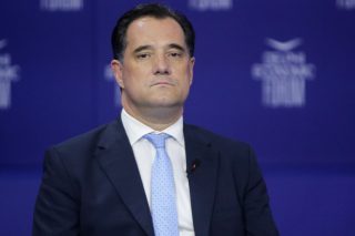 Ο Αδωνις πήρε το όπλο του…