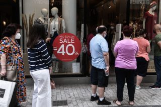 «Δώρο» δύο Κυριακές σε malls και αλυσίδες