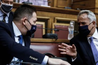 Μοναδικός σκοπός η επανεκλογή των ισχυρών γαλάζιων