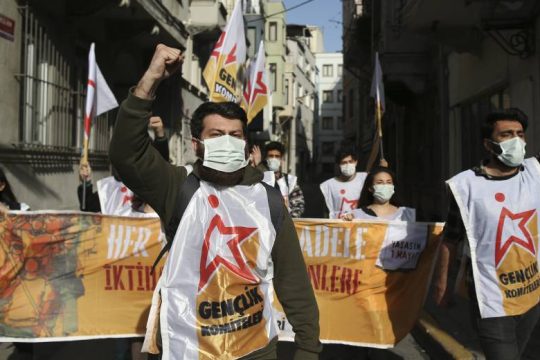 Επεισόδια και συλλήψεις στην πορεία για την Πρωτομαγιά στην Κωνσταντινούπολη