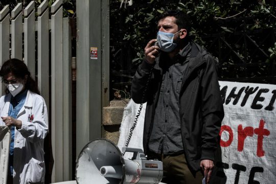 Ο απολυμένος γιατρός ζητά δικαίωση