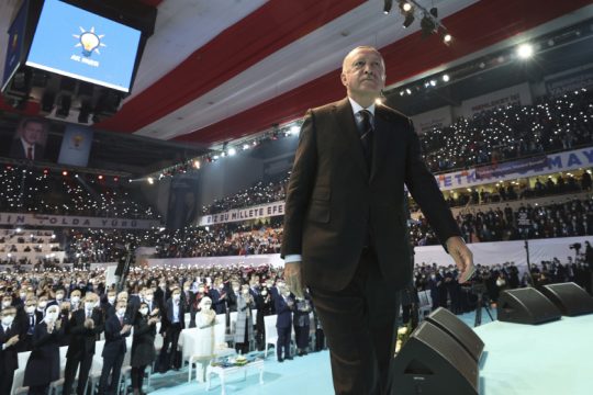 Πρωτοφανής επίθεση Ερντογάν σε Μπάιντεν: Έχεις χέρια βαμμένα με αίμα