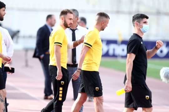 «Τρέξιμο» για να κλείσει προπονητή