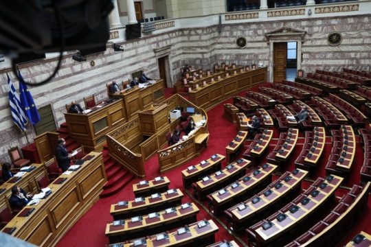 Συζήτηση σ’ επίπεδο αρχηγών στις 18/5 για τον κλιματικό νόμο