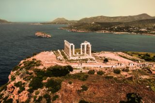 Τα μνημεία, ο τουρισμός, ο επαρχιωτισμός