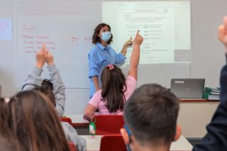 Τα πλήθη της Ρόδου και η κυρία Γιούλα