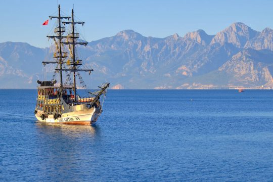 Αποκλεισμένα τα ημερόπλοια από την Τουρκία