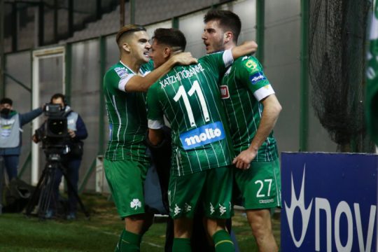 Κι όμως, κρατάει την τύχη στα… πόδια του