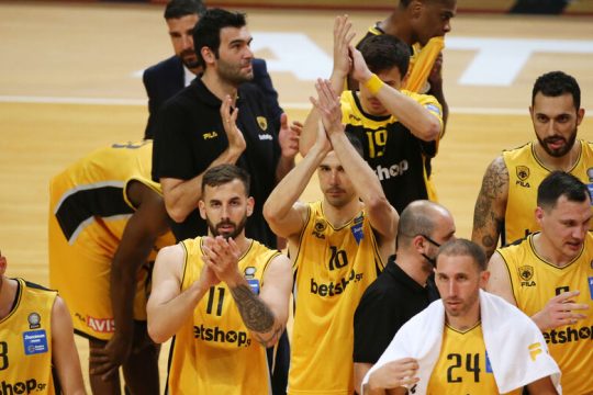 «Ban και μπουμ» οι… κουμπουριές