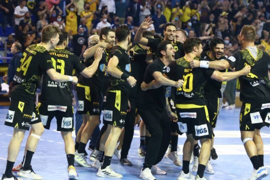 Οι πολυάριθμοι Ενωσίτες οπαδοί το βράδυ της Κυριακής βίωσαν τη δική τους λύτρωση