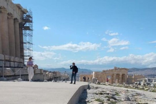 «Σοβαρή φθορά γλυπτού στην Ακρόπολη από κομπρεσέρ»