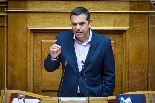Επίκαιρη ερώτηση Τσίπρα σε Μητσοτάκη για τη μείωση εισακτέων στα ΑΕΙ