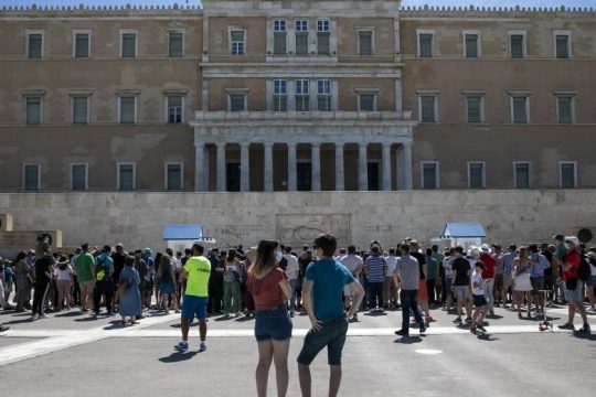 Υψηλά ποσοστά μολύνσεων στην Αττική και σε τουριστικές περιοχές