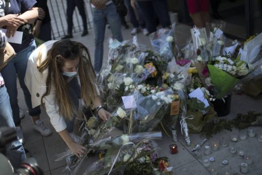 Η Γαλλία αυστηροποιεί τις ποινές για τα εγκλήματα κατά αστυνομικών