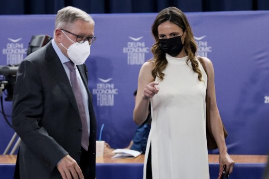 Ρέγκλινγκ: Βιώσιμο το ελληνικό χρέος, όμως απαιτούνται μεταρρυθμίσεις