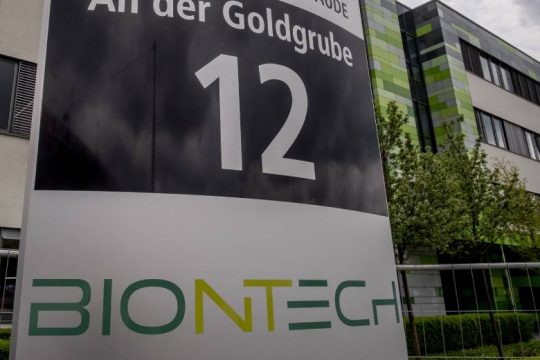 Τζίρο 12,4 δισ. και κέρδη 6 δισ. αναμένει η BioNTech χάρη στα εμβόλια