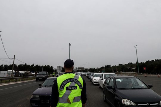 Το lockdown ήρθη, οι περιορισμοί όμως σε ΙΧ και ταξί παραμένουν
